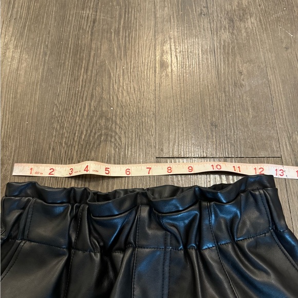 Abercrombie & Fitch Vegan Leather Pull On Shorts XS - Picture 11 of 11